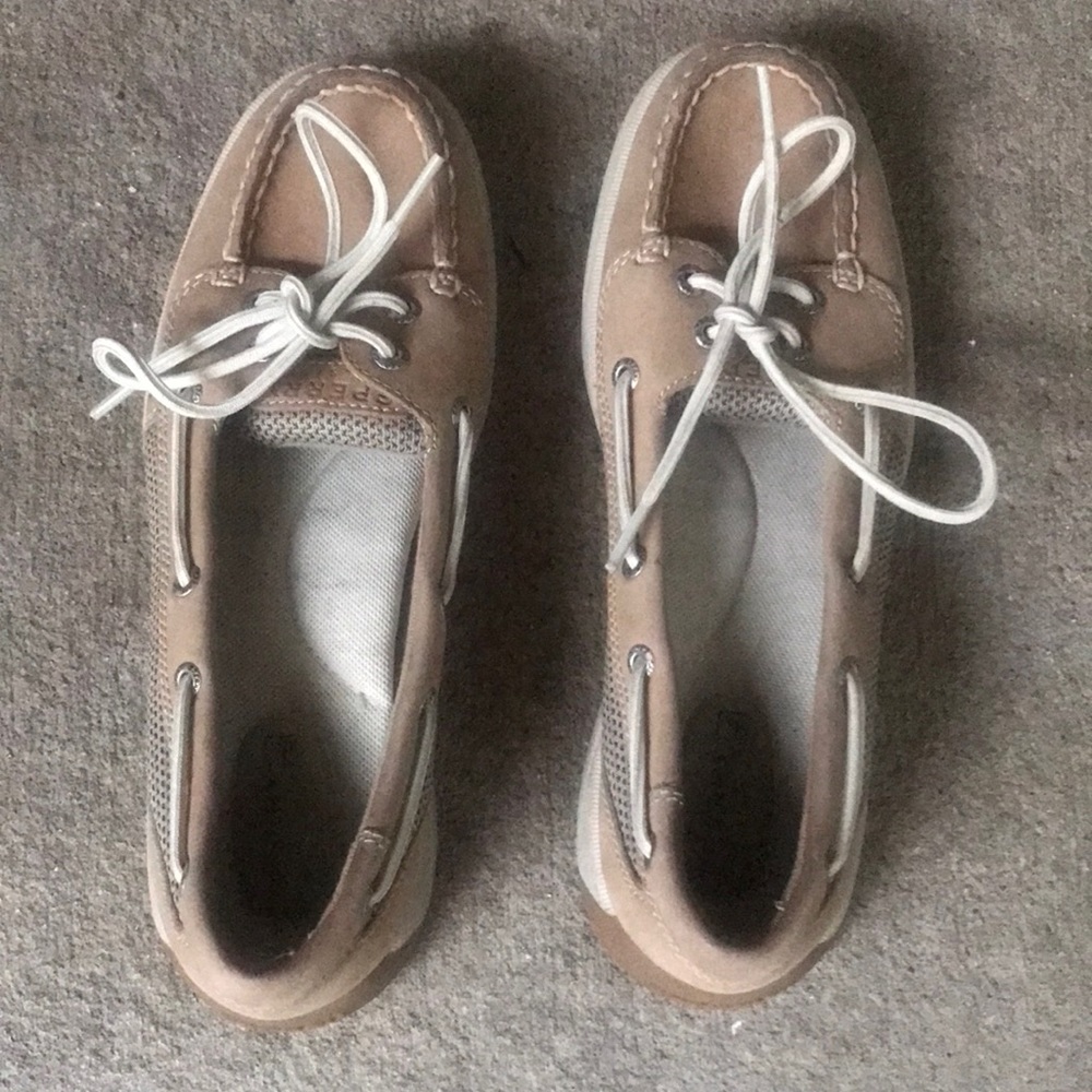 Sperry size 7 medium shoes.